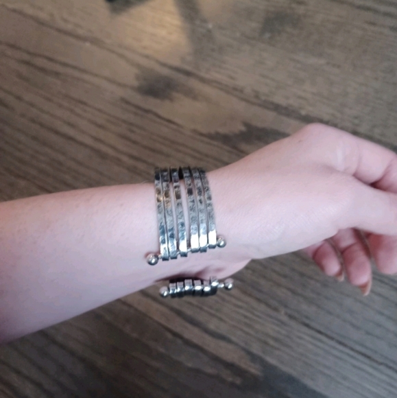 Gunmetal layered cuff bracelet - Picture 6 of 7